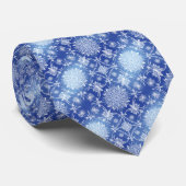 Elegant Blue & White Winter Snowflake Pattern Gift Stropdas (Opgerold)