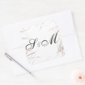 Elegant Blush and Grey Swirls Monogrammed Wedding Vierkante Sticker (Envelop)