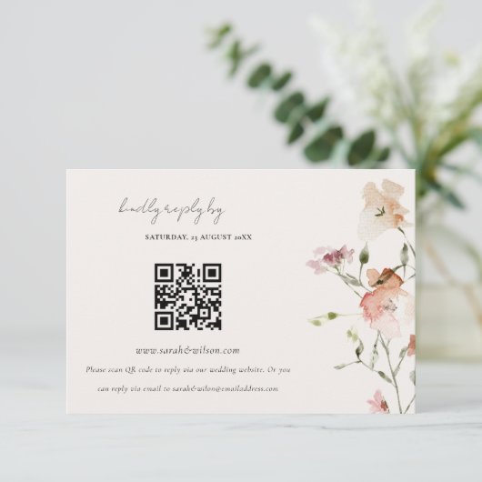 Elegant Blush Meadow Floral Wedding RSVP QR Code Informatiekaartje (Staand voorkant)
