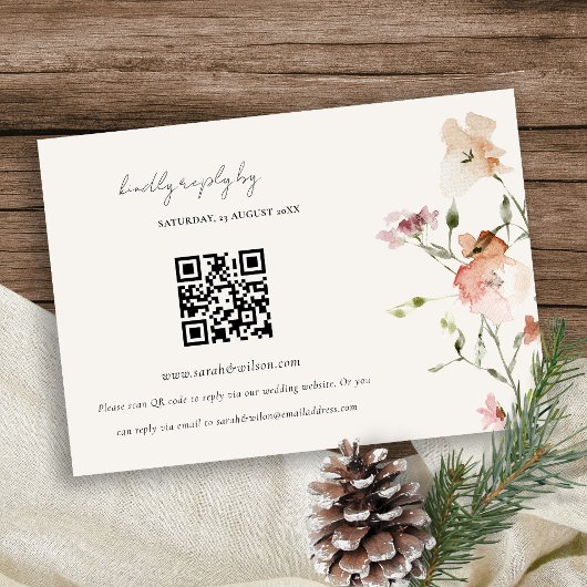 Elegant Blush Meadow Floral Wedding RSVP QR Code Informatiekaartje