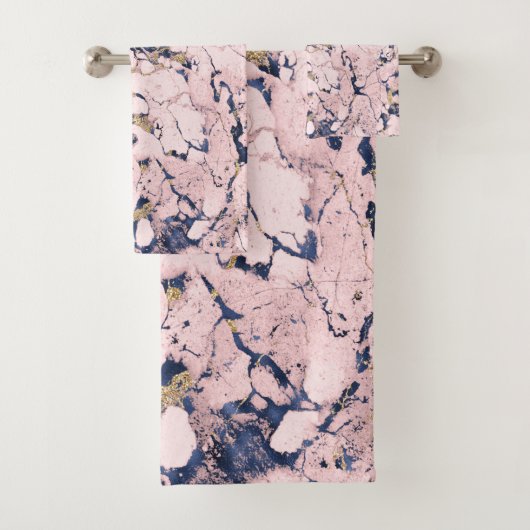 Elegant Blush Navy Gold Marble Bad Handdoek (Insitu)