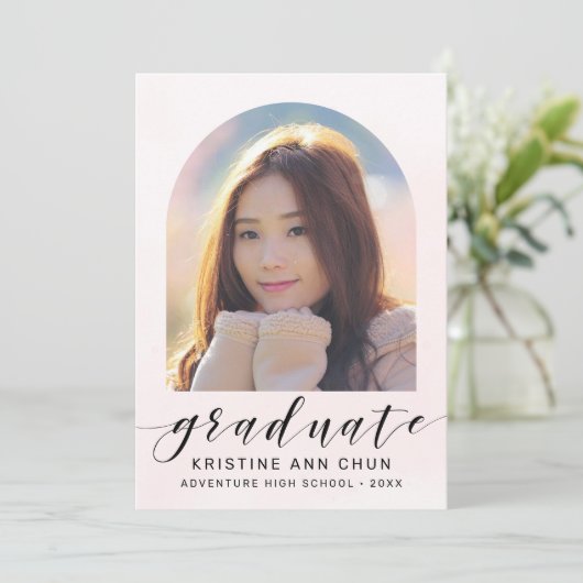 Elegant Blush Pink Arch 2025 Foto Afstuderen Aankondiging (Staand voorkant)