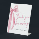 Elegant Blush Pink Bow Bedankt voor het komen teke Reclamebord Met Voetstuk<br><div class="desc">De "Elegant Blush Pink Bow: She's Tying the Knot" Thank You For Coming Sign is een elegante manier om de gasten te bedanken voor het bijwonen van een vrijgezellenfeest of bruiloft. Met zijn elegante blush roze boog ontwerp en oprechte boodschap, dit teken brengt dankbaarheid op een stijlvolle en verfijnde manier....</div>