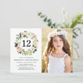 Elegant Blush Pink Floral Foto Birthday Party Kaart (Staand voorkant)