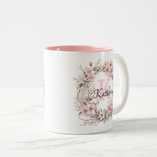 Elegant Blush Pink Floral Waterverf Monogram Naam Tweekleurige Koffiemok (Voorkant rechts)
