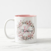 Elegant Blush Pink Floral Waterverf Monogram Naam Tweekleurige Koffiemok (Links)
