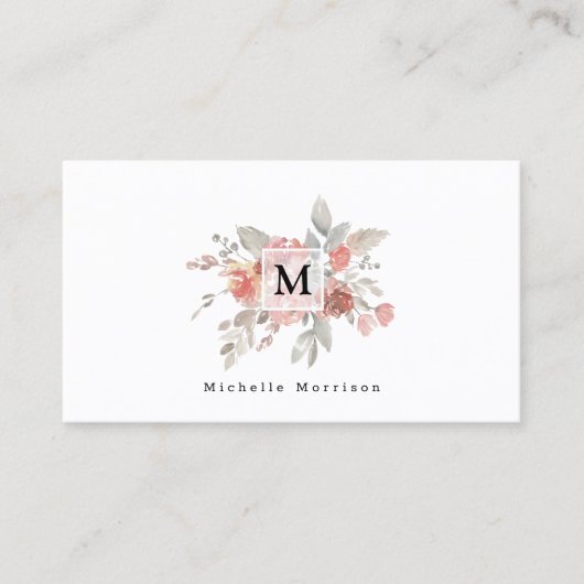 Elegant Blush Pink Floral Waterverf Monogram Visitekaartje (Voorkant)