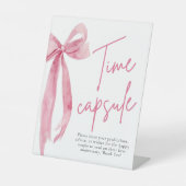 Elegant Blush Roze Bow Tijd Capsule Game Sign Reclamebord Met Voetstuk (Voorkant)