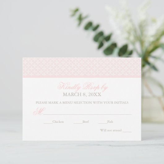 Elegant Blush Roze Cross Pattern Baby Meisje Dop RSVP Kaartje (Staand voorkant)