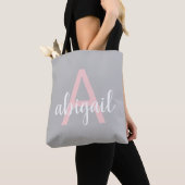 Elegant Blush Roze Gray Modern Monogram Naam Tote Bag (Dichtbij)