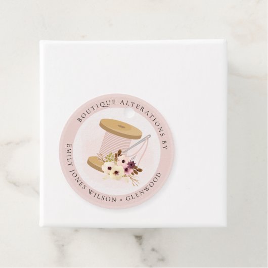 Elegant Blush Spool Needle Waterverf Flora Tailor Bedankjes Labels (In situ)