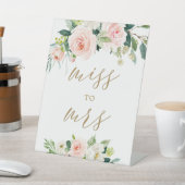 Elegant Blush Waterverf Floral Miss To Mrs Sign Reclamebord Met Voetstuk (Insitu)