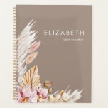 Elegant Boheems pampagras Planner<br><div class="desc">Een eenvoudige bohemian pampas grasplanner. Deze kalender planner heeft rijke bruine en gouden tinten met een roze bloemenpampas gras ontwerp. De tekst kan worden aangepast met elke formulering van uw keuze.</div>