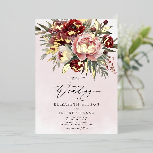 Elegant Boho Bourgondië Blush Bloemen Bruiloft Folie Uitnodiging (Staand Voorkant)