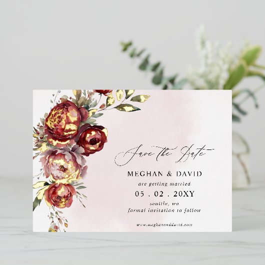 Elegant Boho Bourgondië Blush Bloemen Bruiloft Folie Uitnodiging (Staand Voorkant)