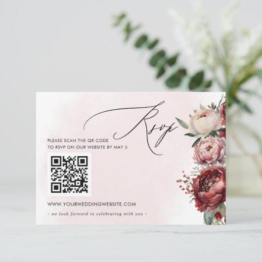 Elegant Boho Bourgondië Blush Bloemen QR CODE RSVP Kaartje (Staand voorkant)