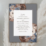 Elegant Boho Navy and Brown Florals Wedding Kaart<br><div class="desc">Deze prachtige, elegante trouwuitnodiging kenmerkt boho floral arrangementen in tegengestelde hoeken, met een kleurenschema van bruin, marineblauw, ivoor en beige. De achtergrondkleur kan aan om het even welke kleur worden aangepast u zou houden van (getoond in blauw-toon grijs). De achterzijde van de kaart is een passend blauw van de marine,...</div>