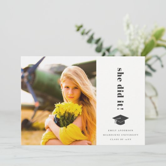 Elegant Bold Typography Gradup Cap Foto Aankondiging (Staand voorkant)