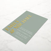 Elegant Bold Typography Sage Green Minimal Wedding Folie Uitnodiging (Gedraaid)