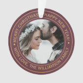 Elegant bordeauxrood kerstmonogram foto ornament (voorkant)