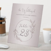 Elegant Botanical Blush Wedding Table Card Reclamebord Met Voetstuk (Insitu)