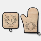Elegant Botanisch Monogram Bruiloft Rustiek Hout Ovenwant & Pannenlap Set (Voorkant)