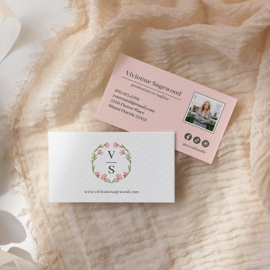 Elegant Botanisch Monogram Crest Roze Groen Foto Visitekaartje