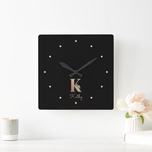 Elegant Botanisch Monogram Letter K Vierkante Klok (Huis)