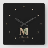 Elegant Botanisch Monogram Letter M Vierkante Klok (Voorkant)
