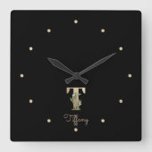 Elegant Botanisch Monogram Letter T Vierkante Klok (Voorkant)