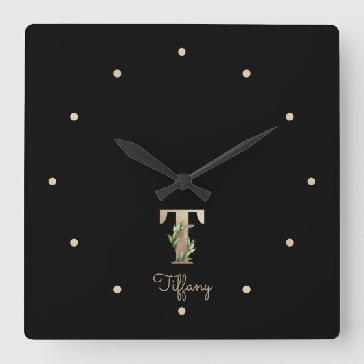 Elegant Botanisch Monogram Letter T Vierkante Klok (Voorkant)