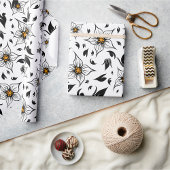 Elegant Botanisch Zwart-Wit Bloempatroon Cadeaupapier