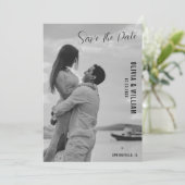 Elegant Botanisch Zwart-Wit Monogram QR Code Save The Date (Staand voorkant)