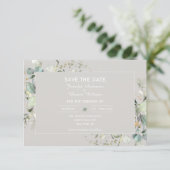 Elegant Botanische Eucalyptusperkamentkleur Save The Date (Staand voorkant)