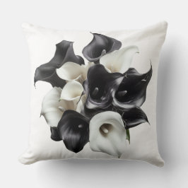 🖤 Elegant Bouquet de Lys Noirs et Blancs Kussen