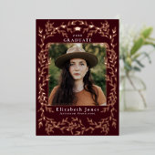 Elegant Bourgondië Krans Afstuderen Foto Folie Uitnodiging (Staand Voorkant)