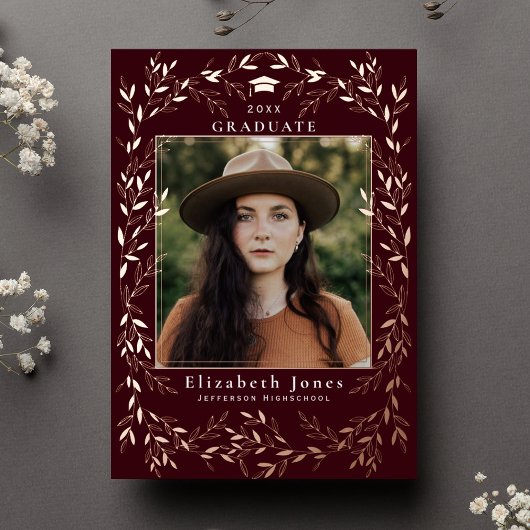 Elegant Bourgondië Krans Afstuderen Foto Folie Uitnodiging