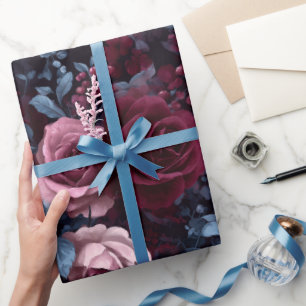 Elegant Bourgondiërroos Navy Bloemmotief Cadeaupapier
