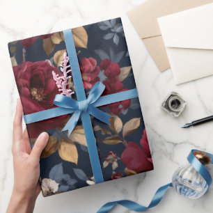 Elegant Bourgondiërroos Navy Bloemmotief Cadeaupapier