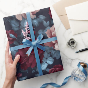 Elegant Bourgondiërroos Navy Bloempatroon Cadeaupapier