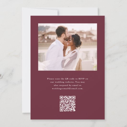 Elegant Bourgondisch Monogram QR RSVP Fotobruiloft Kaart (Achterkant)