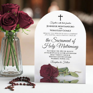 Elegant Bourgondisch Roos Modern Catholic Wedding Kaart