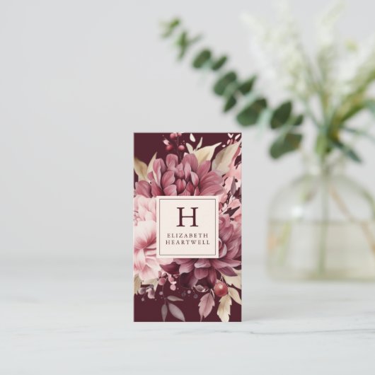 Elegant Bourgondische Waterverf Floral Monogram Visitekaartje (Staand voorkant)