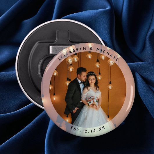 Elegant Bride en Groom Couple Photo Wedding Favor Button Flesopener