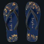 Elegant Bride Tribe Gold Foliage Navy Blue Teenslippers<br><div class="desc">Deze elegante bruidtribe goudblauw teenslippers hebben een donkerblauwe achtergrond met een ingewikkeld goudgroen patroon en aanpasbare moderne typografie. De combinatie van de rijke marine en de schimmelende gouden creëer en elegante en luxe esthetiek. Het is een prachtig cadeau voor je bruidstribe. Uitzicht het collectie op deze pagina om overeenkomende objecten...</div>