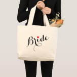 Elegant Bride Wedding Vrijgezellenfeest Grote Canv Grote Tote Bag<br><div class="desc">Prachtige,  elegante zwarte tekst op een wit typografische script,  rood hart,  stijlvol,  veelzijdig,  trendy,  duurzaam,  100% wattenstaafjumbo-canvas tas voor de bruid voor vrijgezellenfeest,  bachelorette party,  bruiloft.</div>