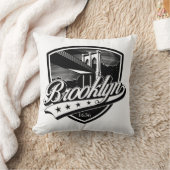 Elegant Brooklyn Shield en Swoosh Design Kussen (Deken)