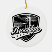 Elegant Brooklyn Shield en Swoosh-ontwerp Keramisch Ornament (Voorkant)