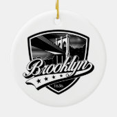 Elegant Brooklyn Shield en Swoosh-ontwerp Keramisch Ornament (Achterkant)
