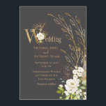 Elegant Brown Floral Rustic Script Wedding Kaart<br><div class="desc">Fabuleuze witte florale spray met goudbladeren op een beige flauwkleurige achtergrond met rode stippen in het midden om deze uitnodiging verfijnd en knap te maken. De bruine en rode ombre rustic achtergrond is prachtig. Mooi voor elk seizoen.</div>